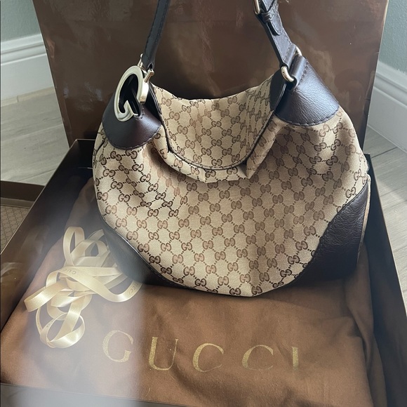 100% Authentic! Brand new, never used Vintage Gucci handbag with original box. - Picture 4 of 9